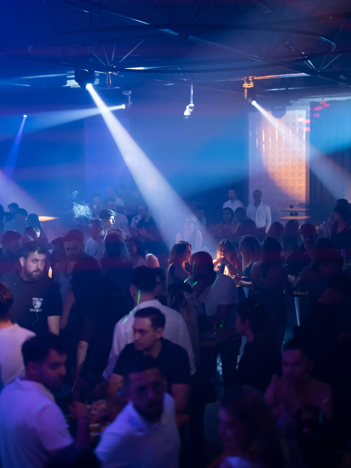Lion Club gece atmosferi