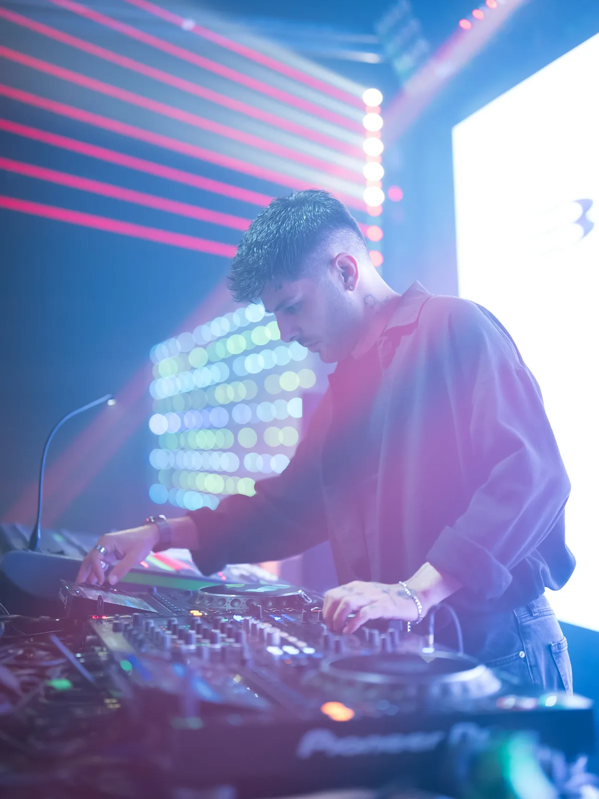Lion Club DJ performansı