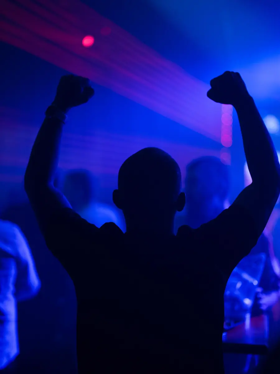 Lion Club gece atmosferinden kare 1